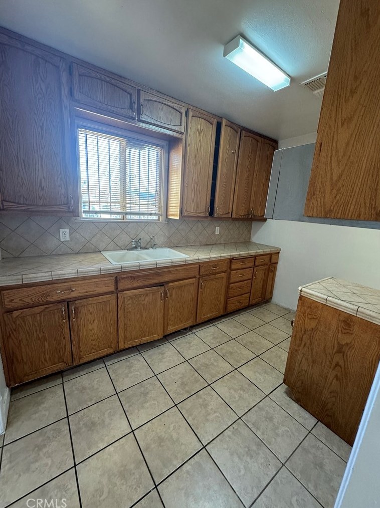 9713 Amboy Ave, Los Angeles CA  91331-4118 exterior