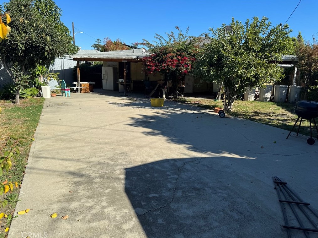 9713 Amboy Ave, Los Angeles CA  91331-4118 exterior