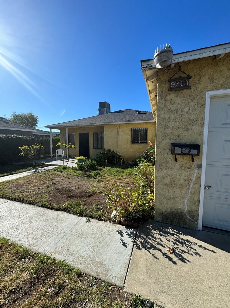 9713 Amboy Ave, Los Angeles CA  91331-4118 exterior