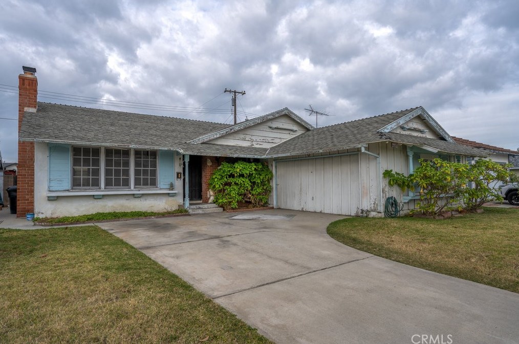 9953 Barcelona Ln, Cypress, CA 90630