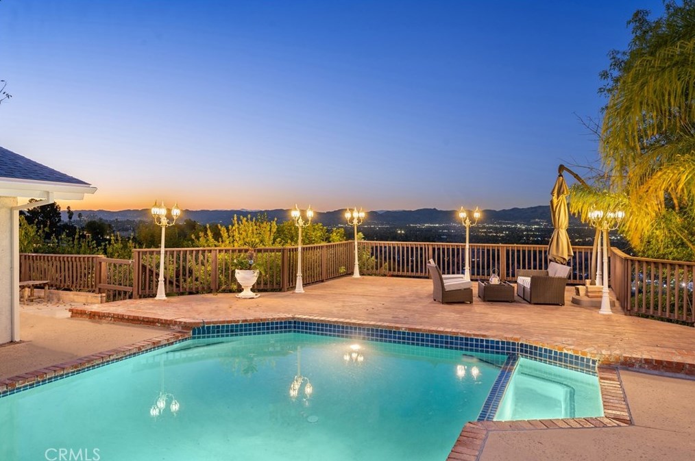 4889 La Montana Cir, Los Angeles, CA 91356-4822
