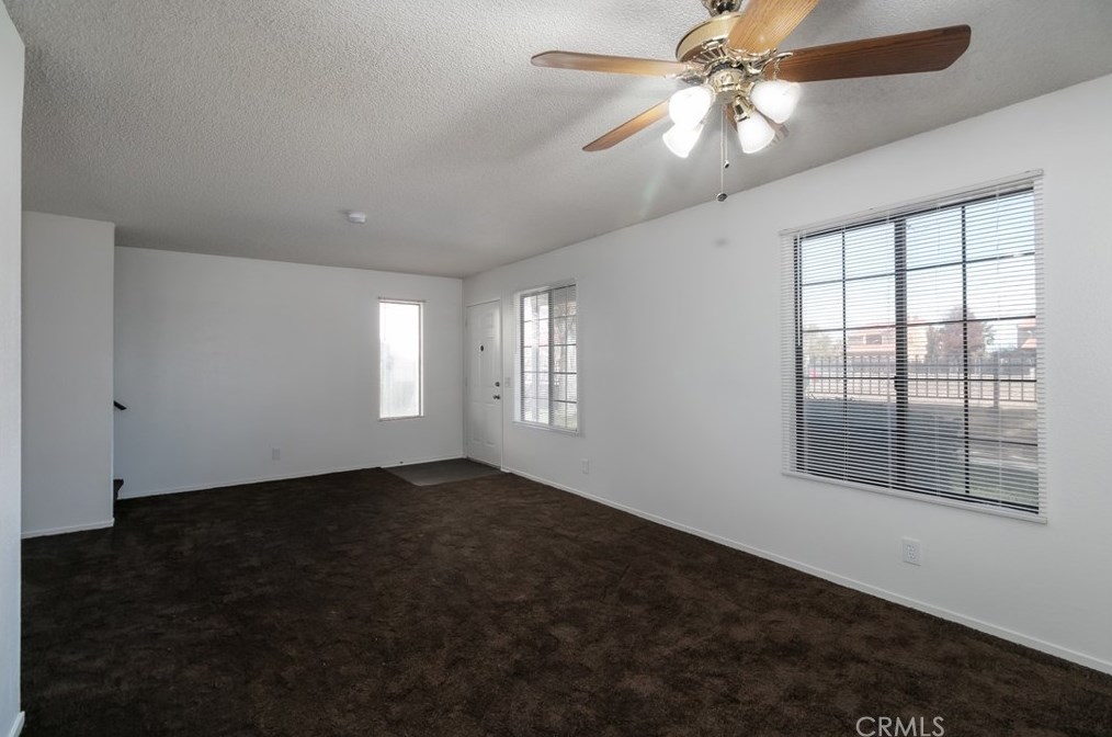 2260 E Ave Q4 #58, Palmdale, CA 93550