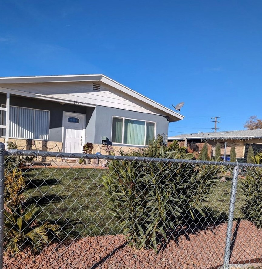 15236 Las Piedras Dr, Victorville CA  92395-3629 exterior
