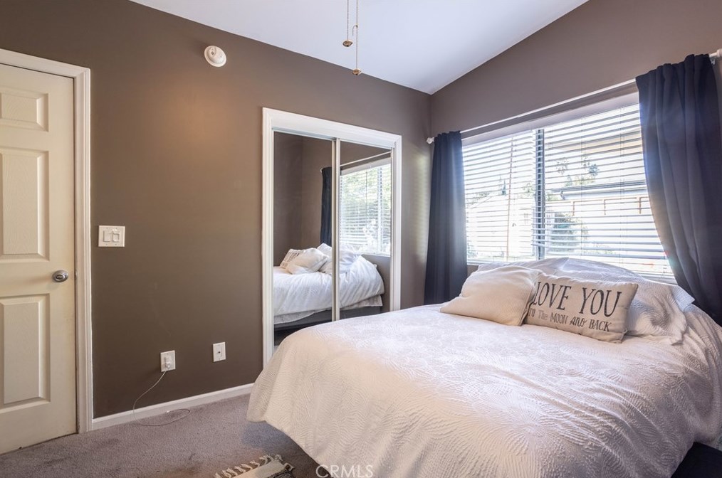 19467 Stagg St, Los Angeles CA  91335-2351 exterior