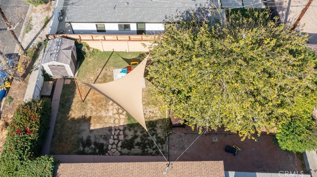 19467 Stagg St, Los Angeles CA  91335-2351 exterior