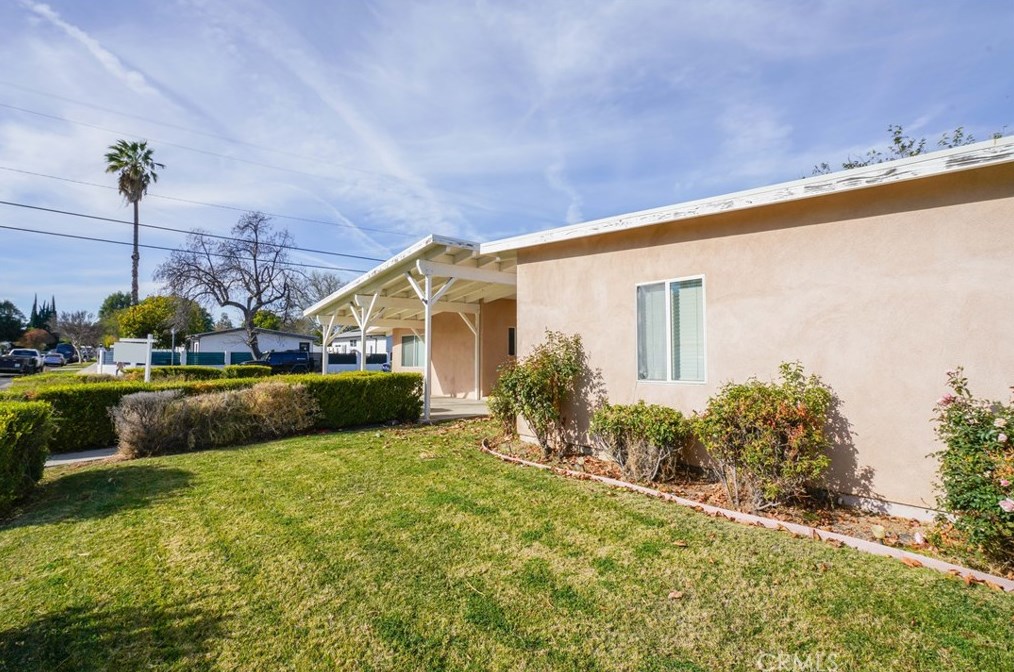 19467 Stagg St, Los Angeles CA  91335-2351 exterior