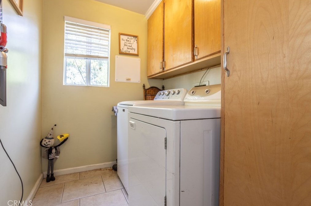 19467 Stagg St, Los Angeles CA  91335-2351 exterior