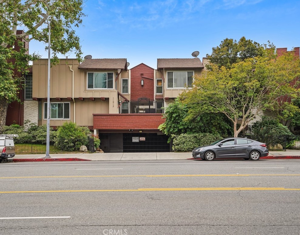 11912 Riverside Dr #19, North Hollywood, CA 91607