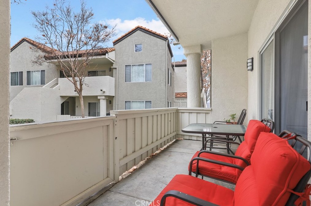 24421 Flaxwood Ln #102, Santa Clarita, CA 91321