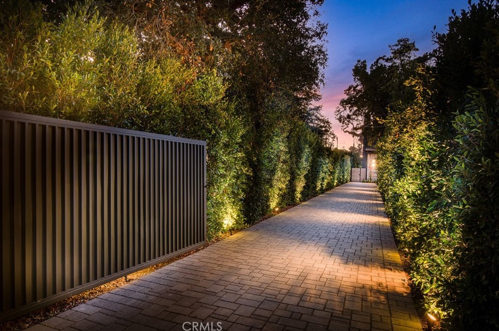 5115 Genesta Ave, Van Nuys, CA 91316-3450