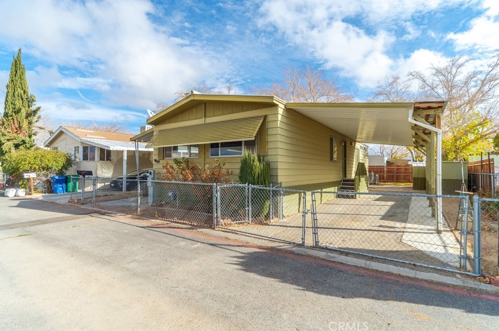 45800 Challenger Way, Lancaster, CA 93535