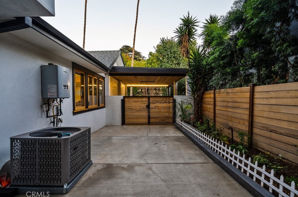1927 Wilton Pl, Los Angeles CA  90068-3626 exterior