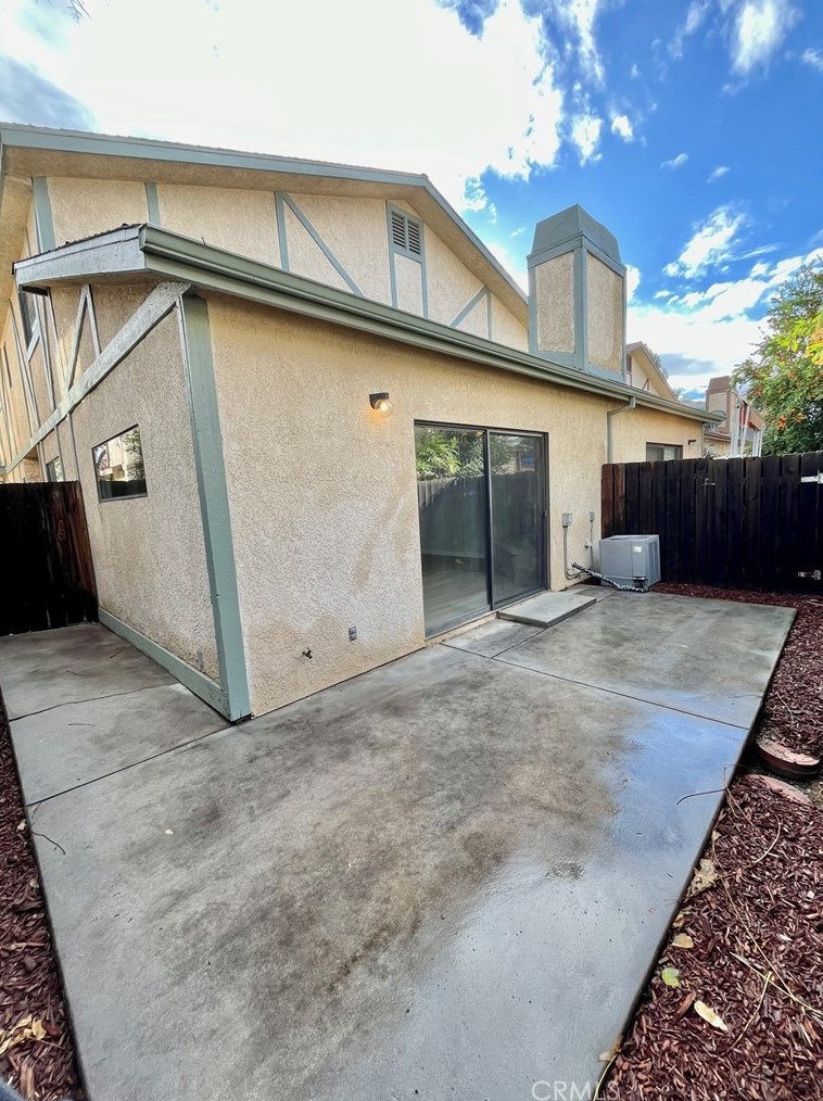 18424 Keswick St, Los Angeles CA  91335-2081 exterior