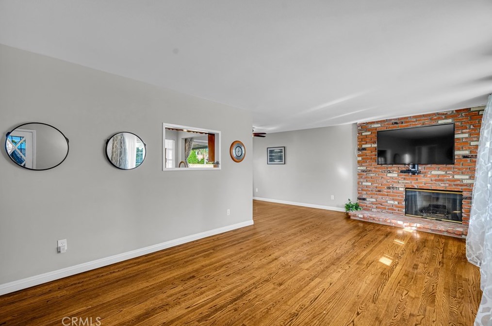 10414 Monogram Ave, San Fernando, CA 91344-6754