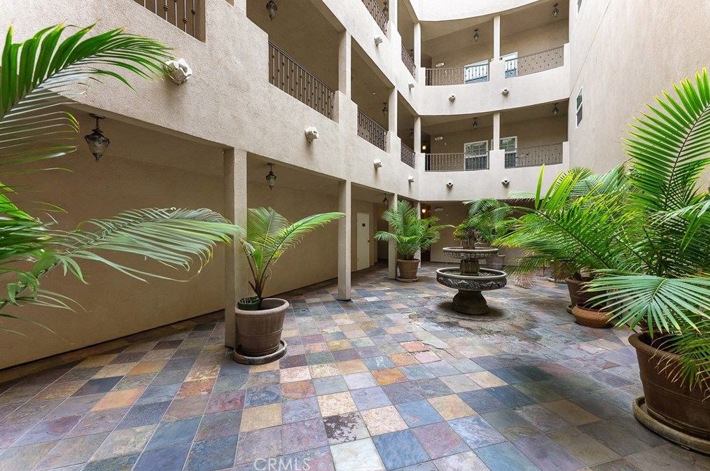 10740 Moorpark St #104, North Hollywood, CA 91602