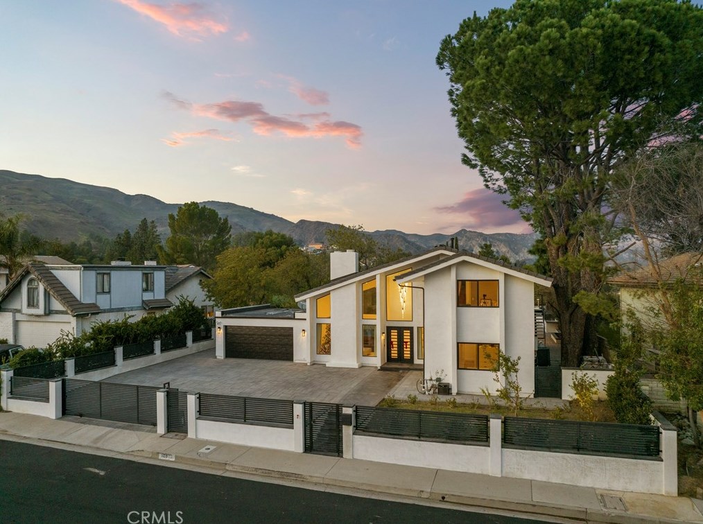 12510 Neon Way, San Fernando, CA 91344