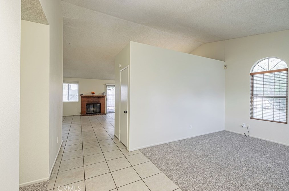 645 E Ivesbrook St, Lancaster, CA 93535