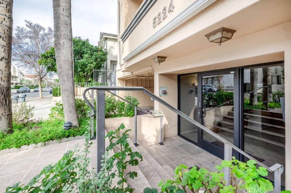 5224 Zelzah Ave #107, Van Nuys, CA 91316