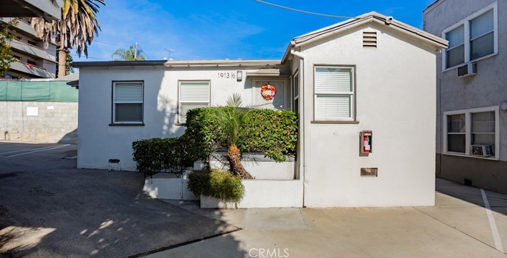 1913 3 St, Los Angeles CA  90020-2305 exterior