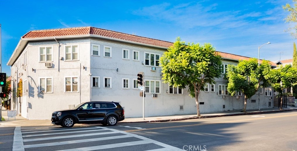 1913 3 St, Los Angeles CA  90020-2305 exterior