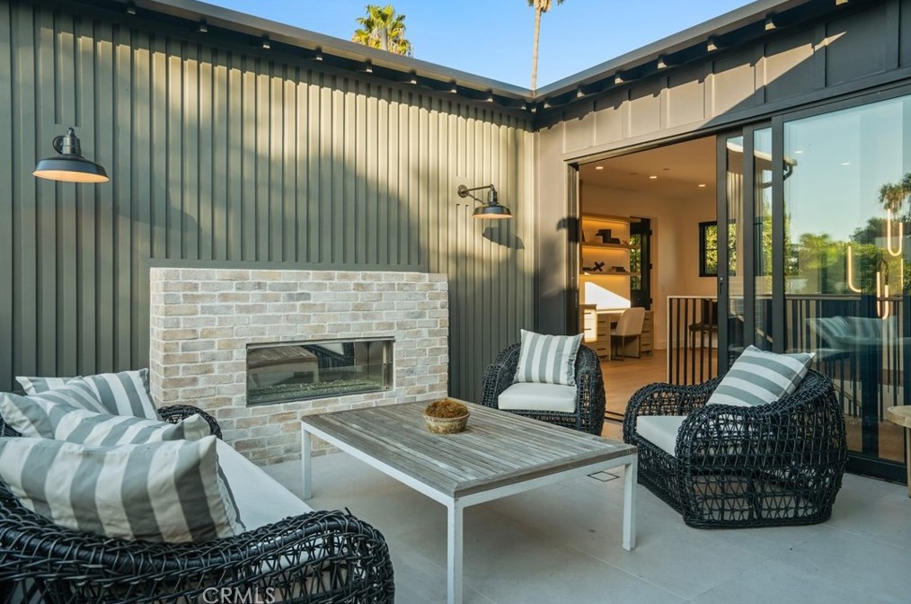 4955 Haskell Ave, Van Nuys CA  91436-1674 exterior