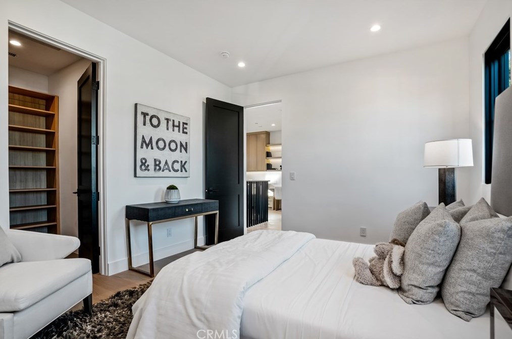 4955 Haskell Ave, Van Nuys CA  91436-1674 exterior