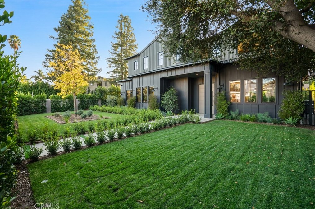 4955 Haskell Ave, Van Nuys CA  91436-1674 exterior