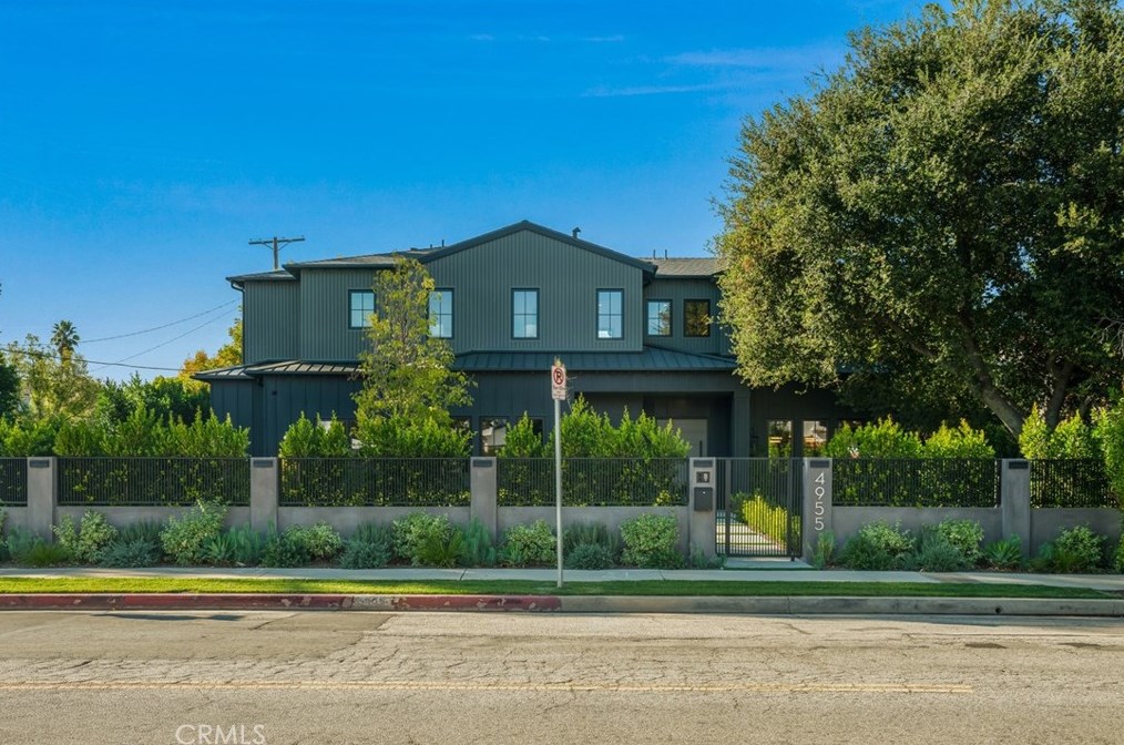 4955 Haskell Ave, Van Nuys CA  91436-1674 exterior