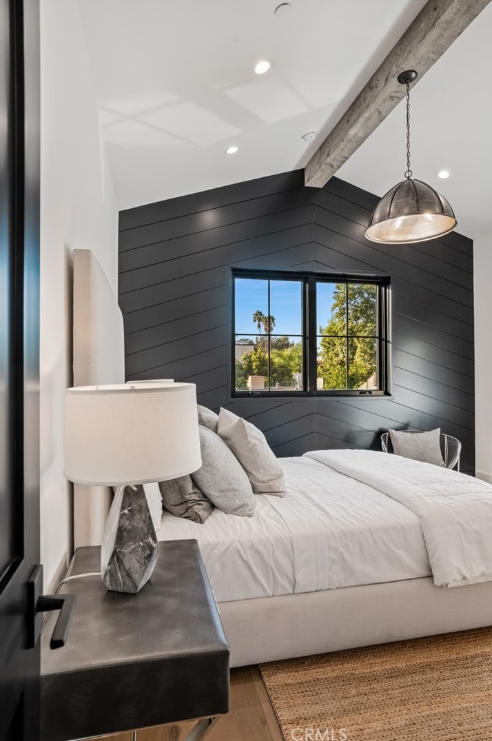 4955 Haskell Ave, Van Nuys CA  91436-1674 exterior