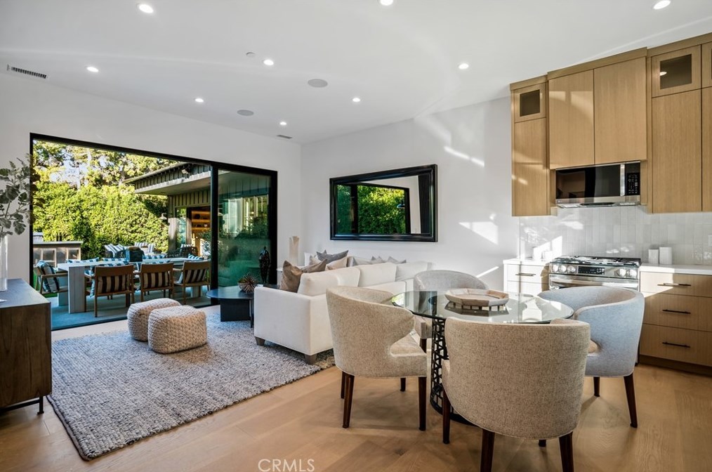 4955 Haskell Ave, Van Nuys CA  91436-1674 exterior