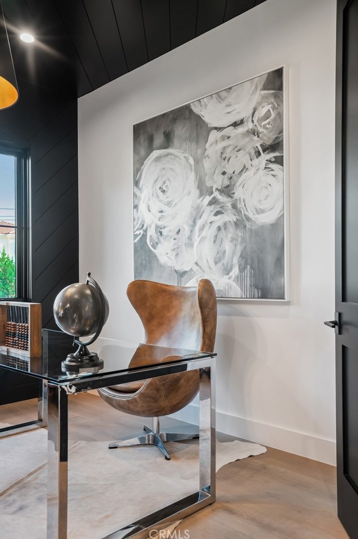 4955 Haskell Ave, Van Nuys CA  91436-1674 exterior