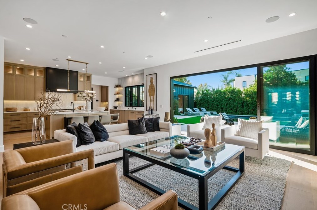 4955 Haskell Ave, Van Nuys CA  91436-1674 exterior