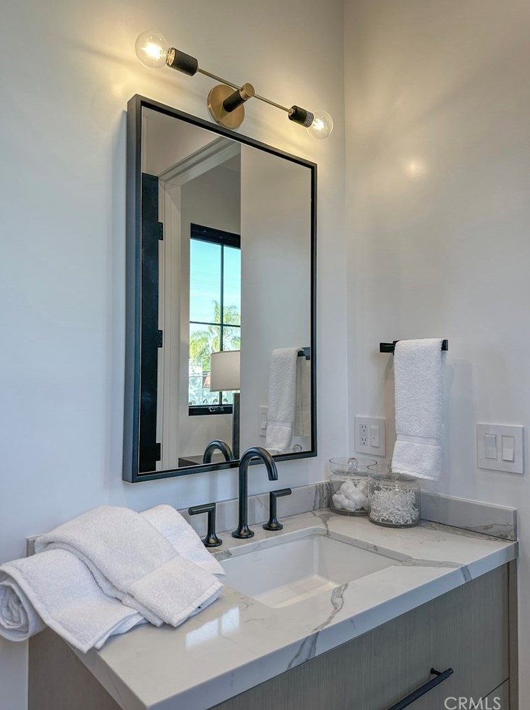 4955 Haskell Ave, Van Nuys CA  91436-1674 exterior