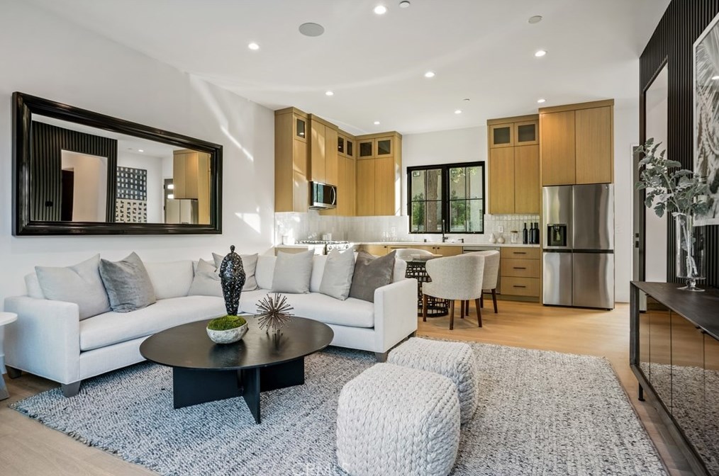 4955 Haskell Ave, Van Nuys CA  91436-1674 exterior