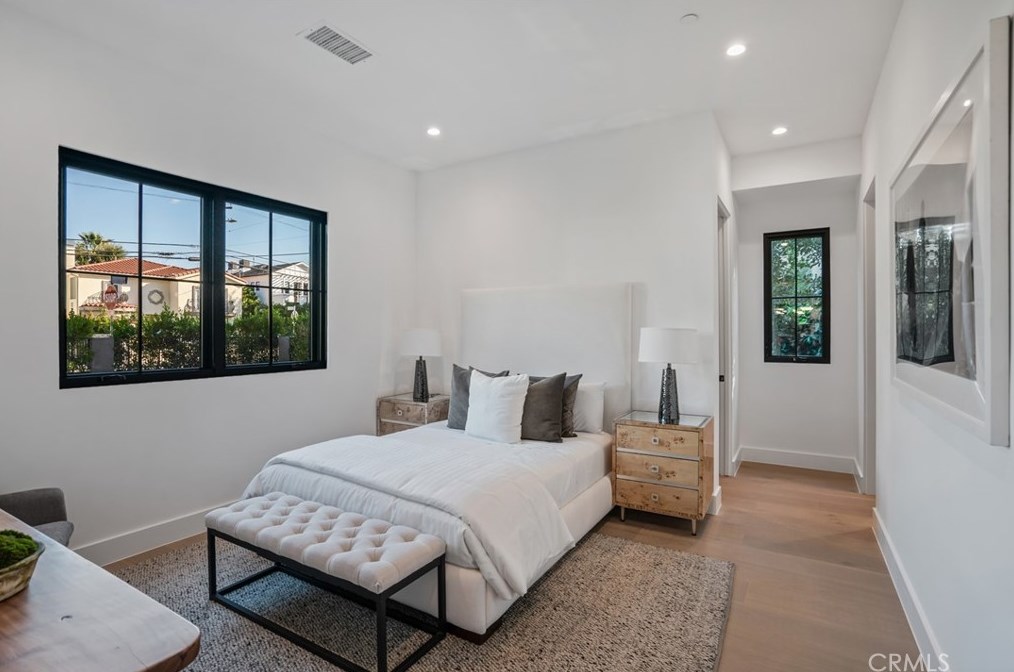 4955 Haskell Ave, Van Nuys CA  91436-1674 exterior