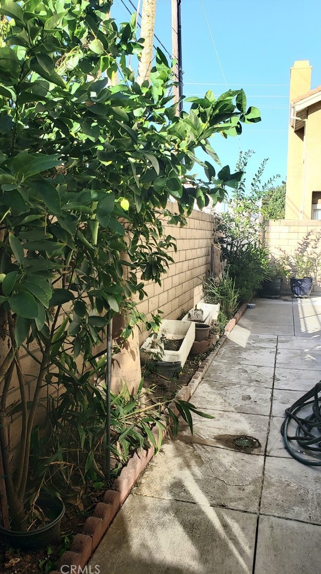 9442 Sylmar Ave, Van Nuys CA  91402-6958 exterior