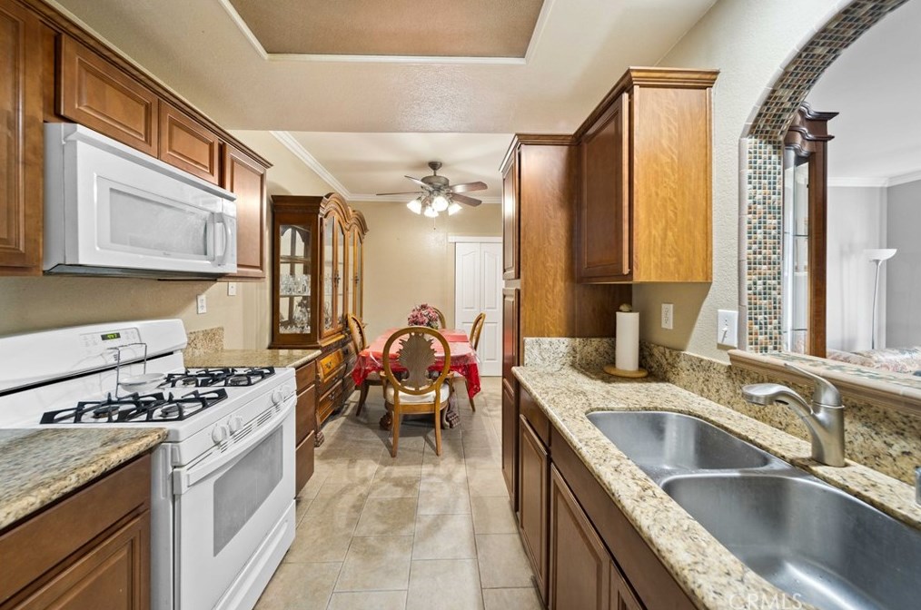 2807 W Avenue K12 #156, Lancaster, CA 93536