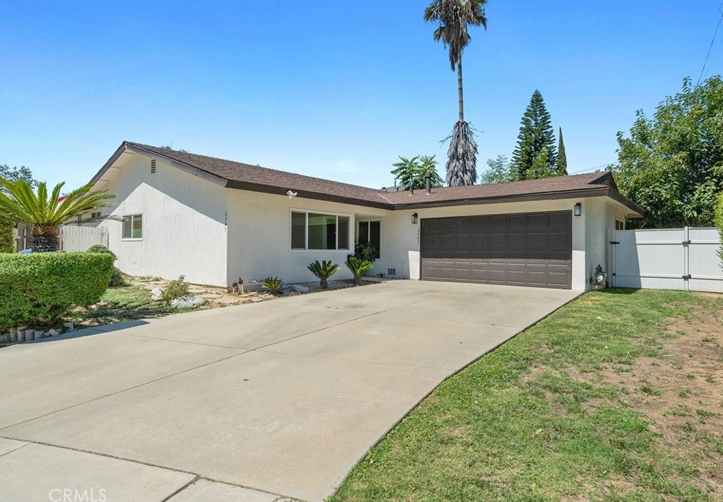 6747 Blewett Ave, Van Nuys CA  91406-6014 exterior