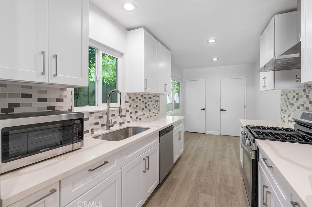 6747 Blewett Ave, Van Nuys CA  91406-6014 exterior