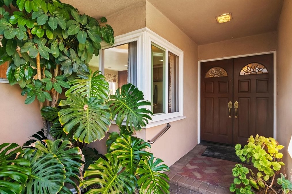 10871 Willow Crest Pl, North Hollywood, CA 91604