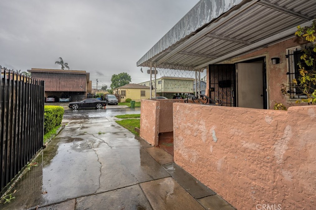 2214 Spaulding Ave, Los Angeles CA  90019-2420 exterior
