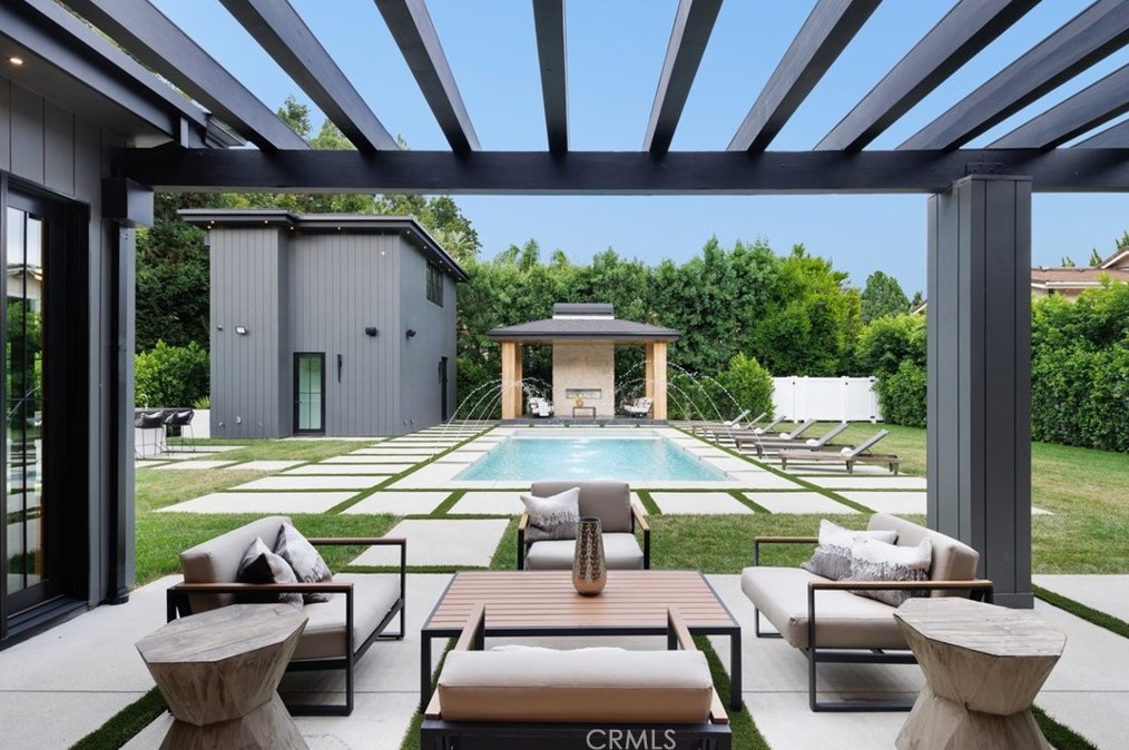 4508 Haskell Ave, Van Nuys CA  91436-3148 exterior