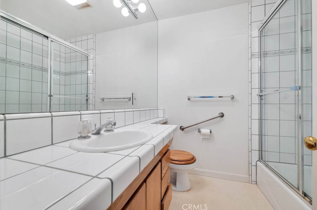 18343 Erwin St, Los Angeles CA  91335-7027 exterior