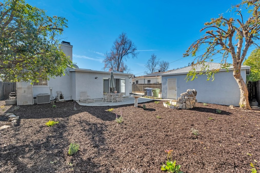 18343 Erwin St, Los Angeles CA  91335-7027 exterior