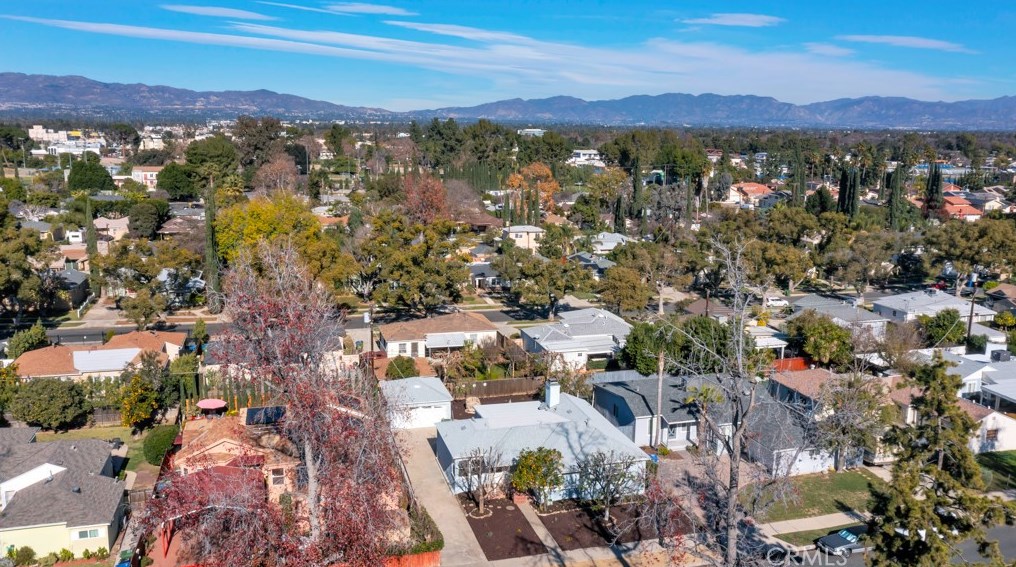 18343 Erwin St, Los Angeles CA  91335-7027 exterior