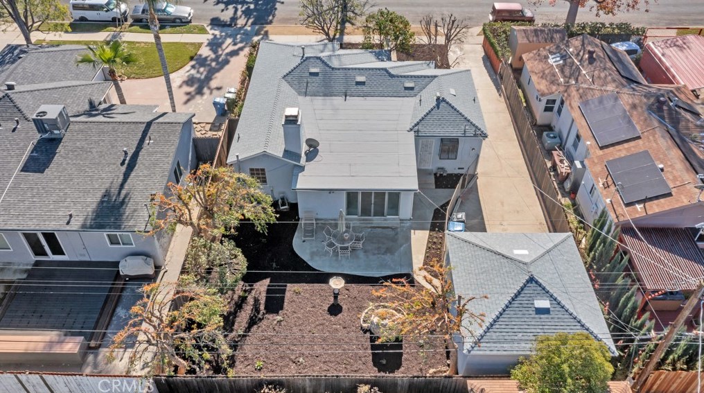 18343 Erwin St, Los Angeles CA  91335-7027 exterior