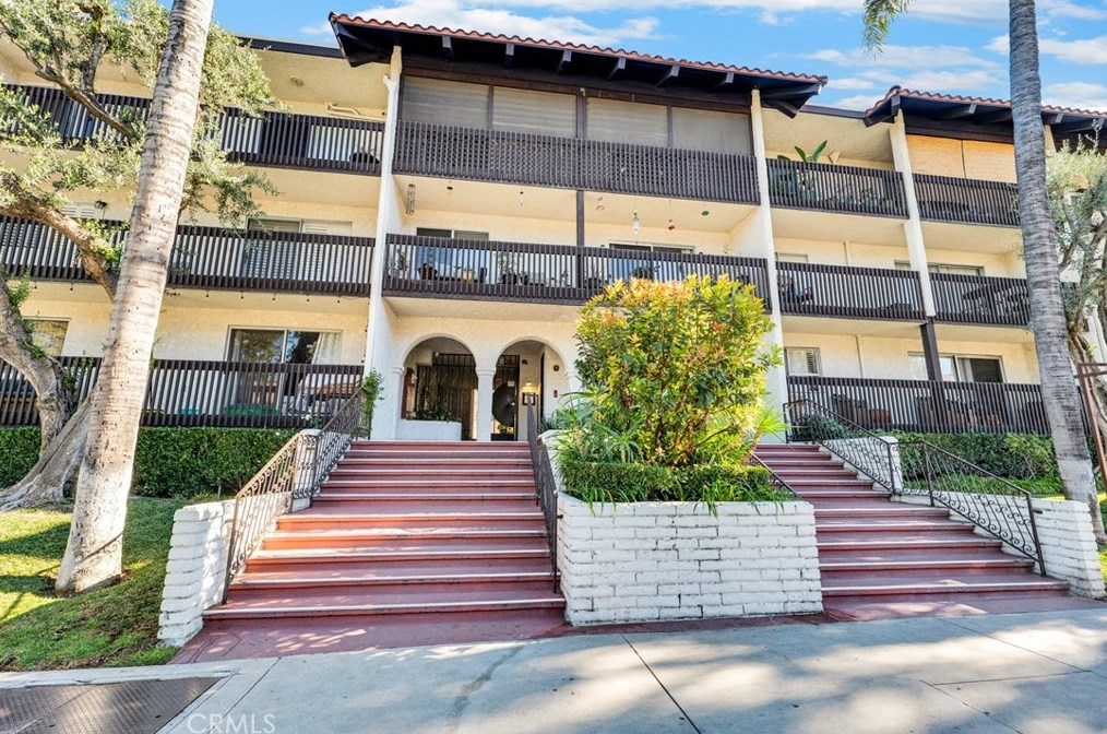 5334 Lindley Ave #208, Van Nuys, CA 91316