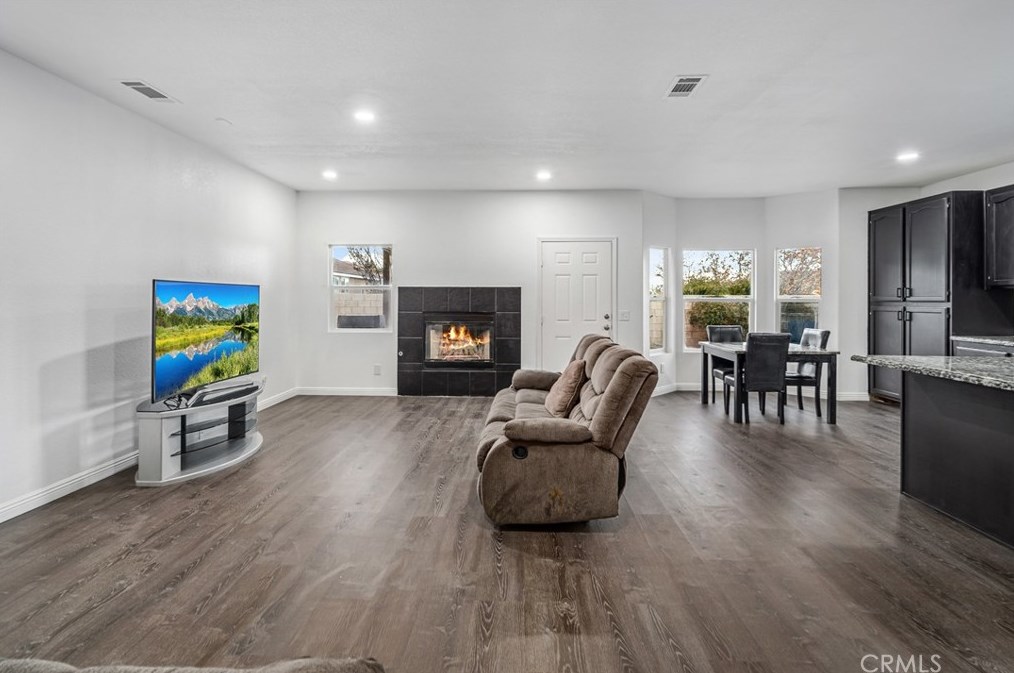 39943 Sunstar St, Palmdale CA  93551-5705 exterior