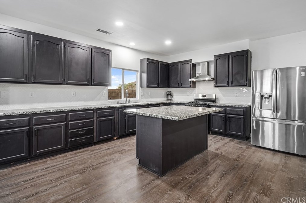 39943 Sunstar St, Palmdale CA  93551-5705 exterior