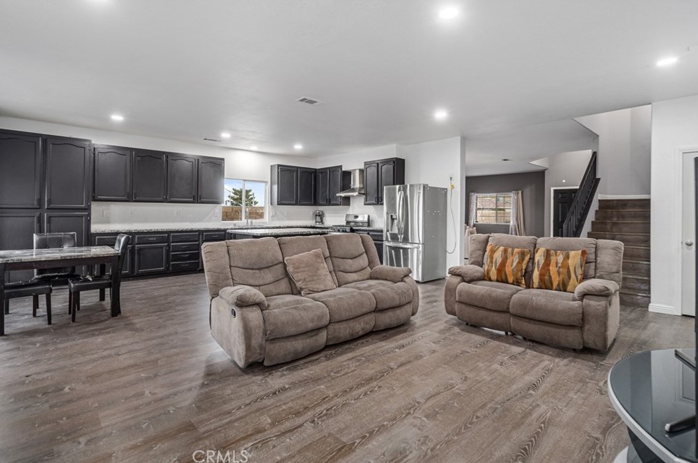 39943 Sunstar St, Palmdale CA  93551-5705 exterior
